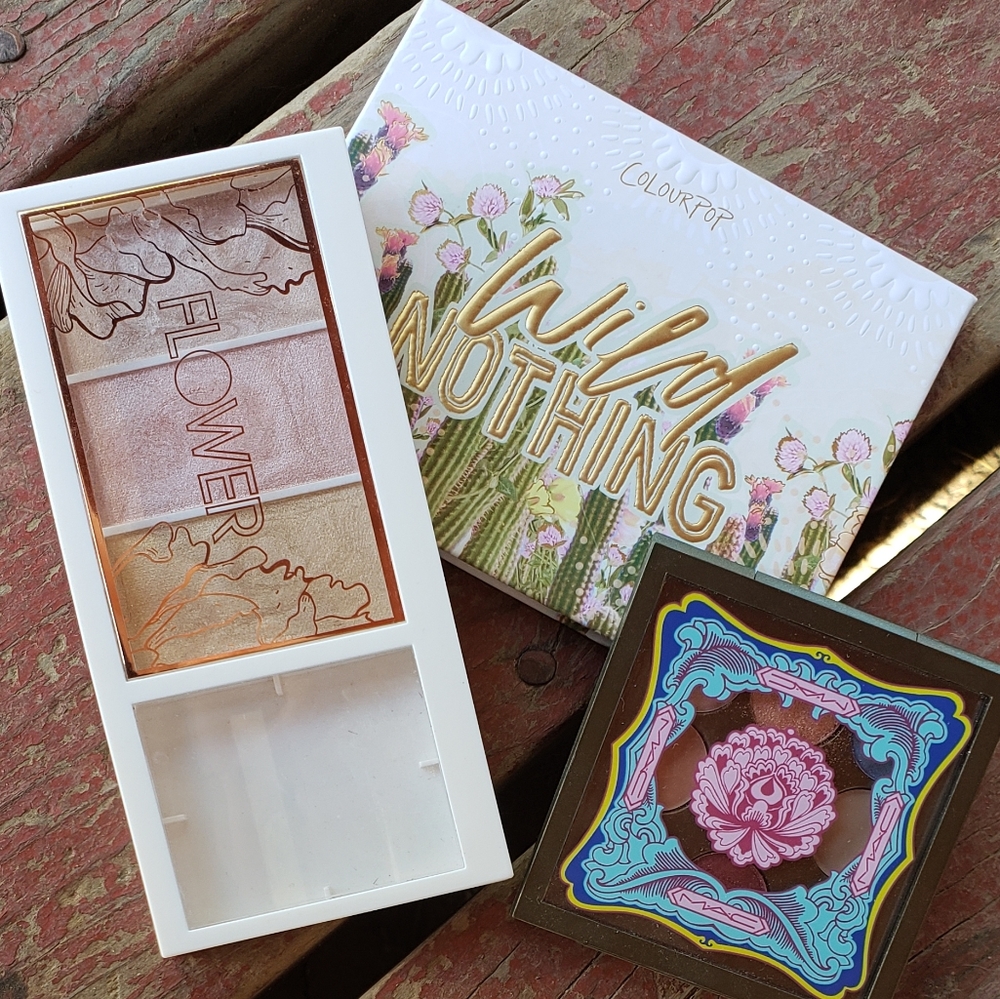 Eyeshadow and highlighter palettes